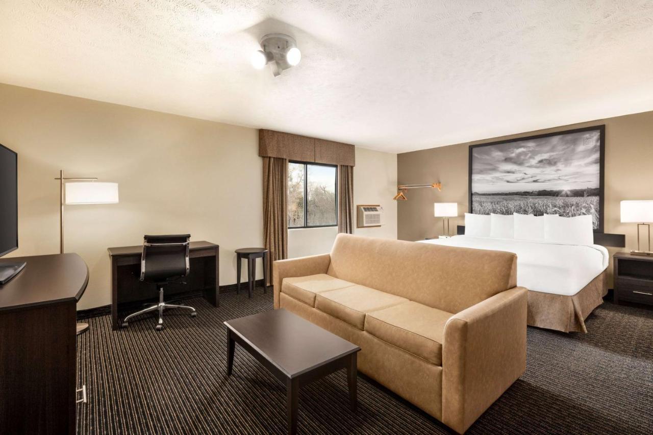 Hotel Super 8 By Wyndham Lincoln North Exterior foto