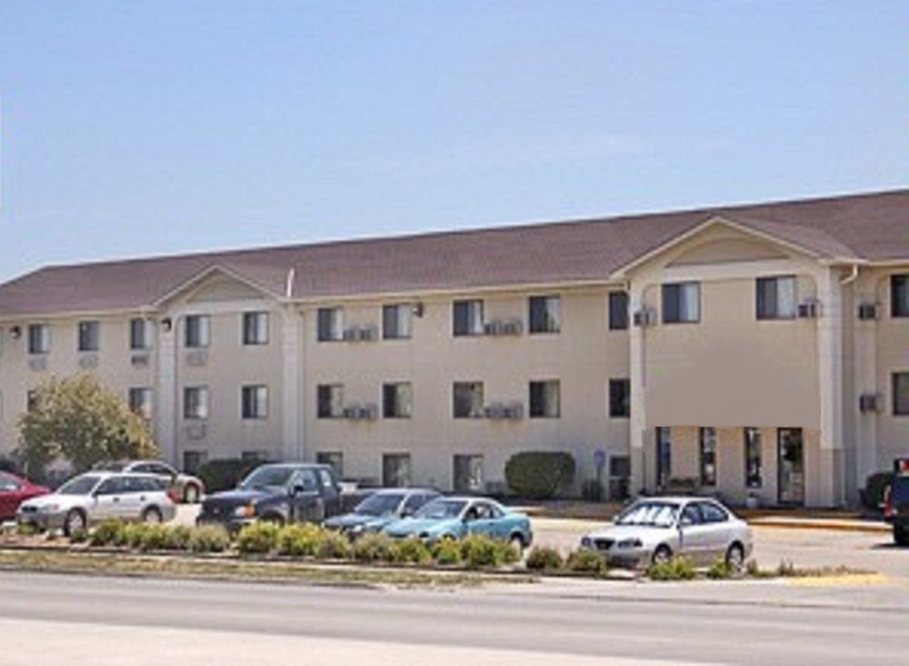 Hotel Super 8 By Wyndham Lincoln North Exterior foto
